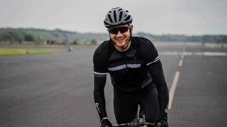 Dirk op de fiets voor parkinson