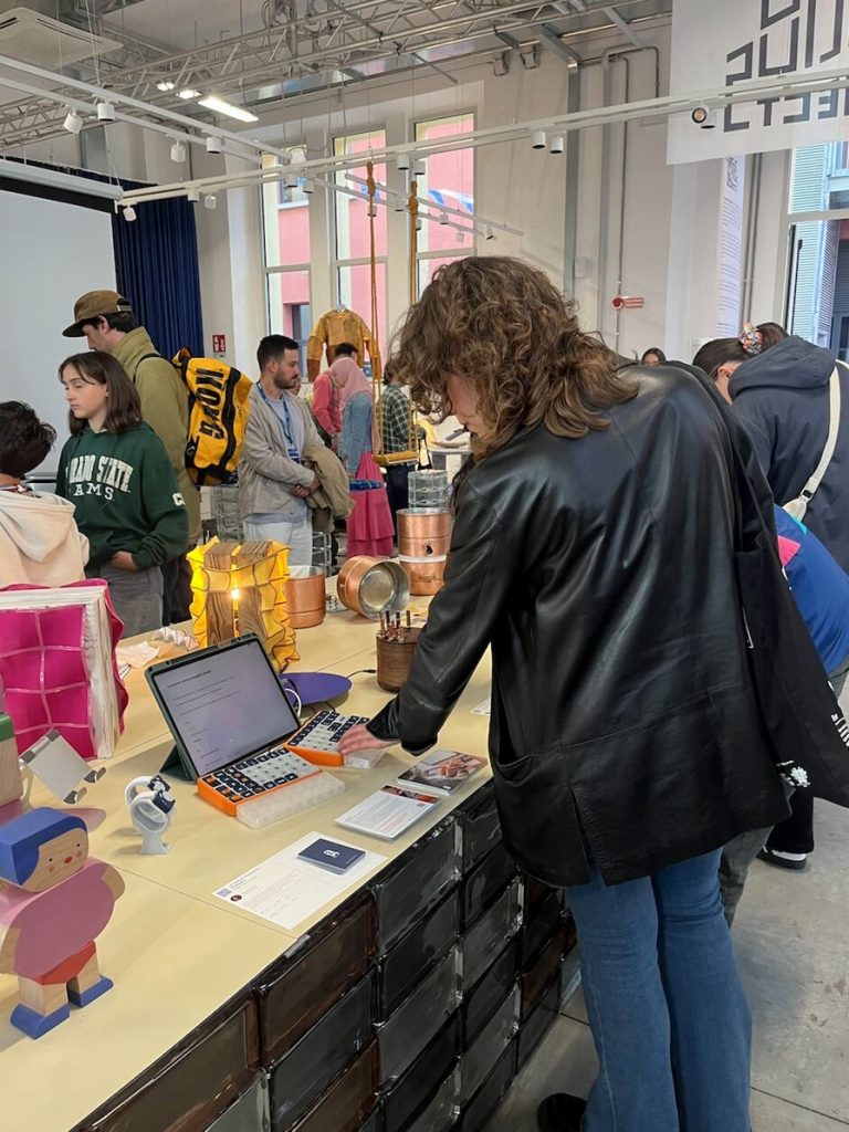 Het toetsenbord om mensen met parkinson te helpen