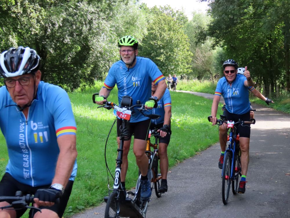 Jan van Hasselt fietst tijdens Bike en Hike voor Parkinson